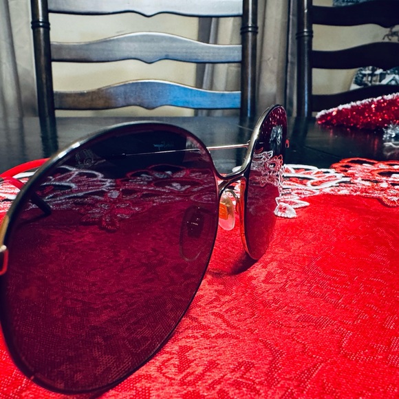 Gucci Sunglasses - Picture 8 of 8